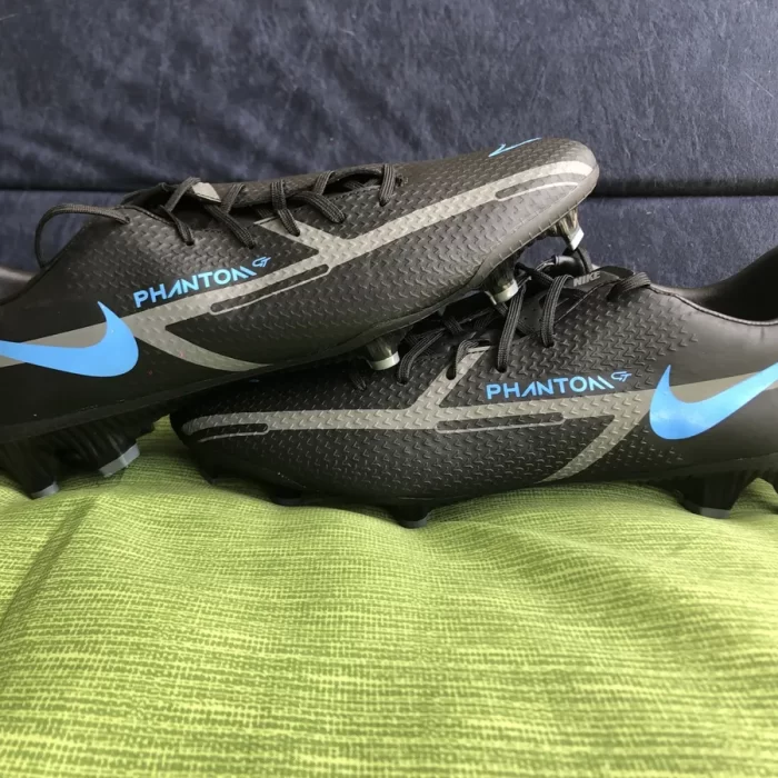 Nike Phantom GT2 Academy FG/MG Soccer Shoes Cleats
